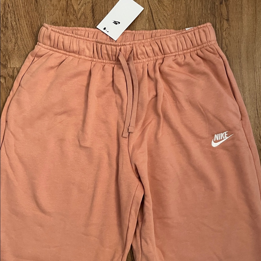 NWT Nike Sportswear Oversized Club Fleece Sweatpants - Picture 3 of 9